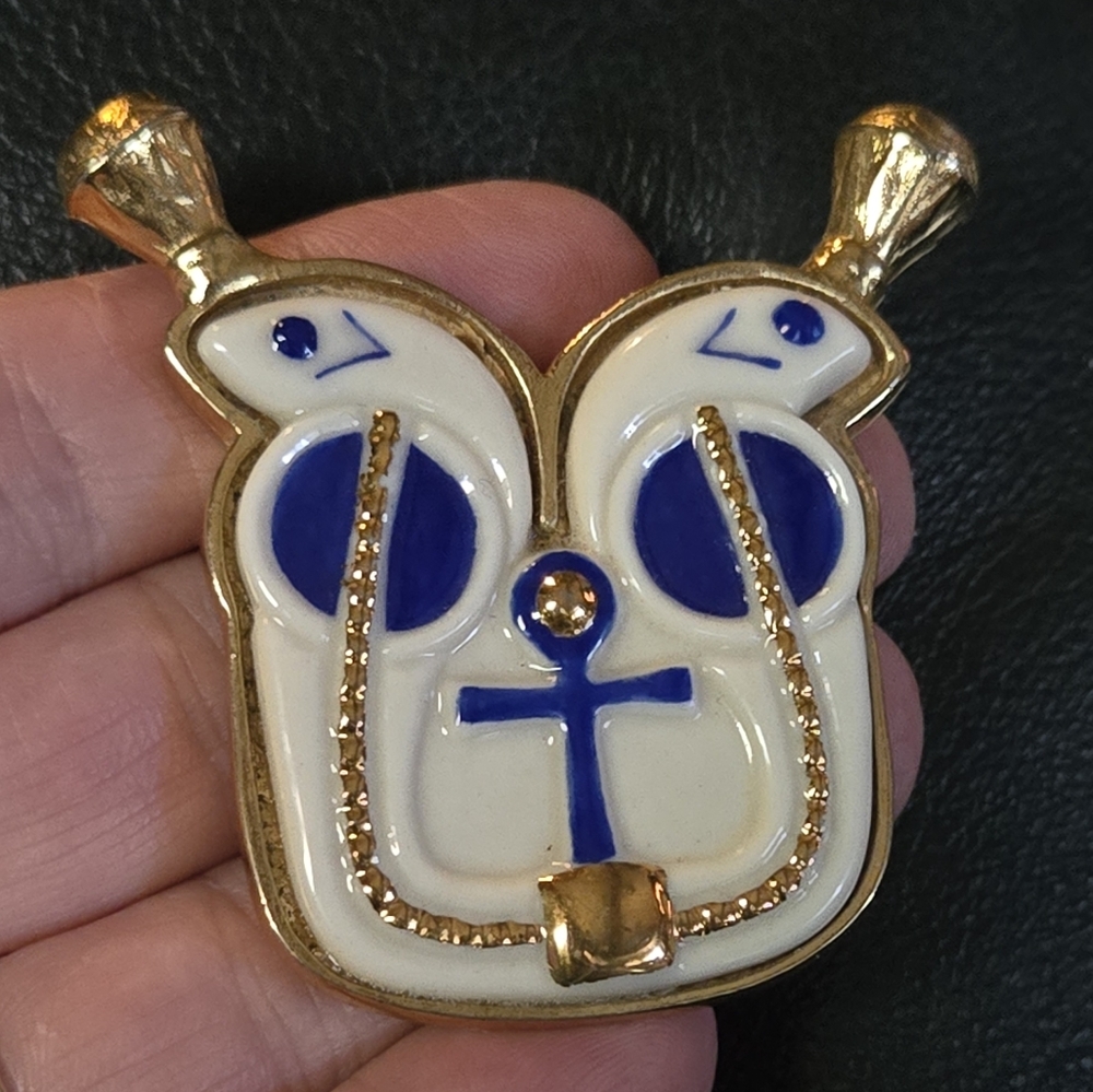 Porcelain & gold vintage Egyptian dual Uraeus/Cobra & Ankh pendant - Picture 7 of 11